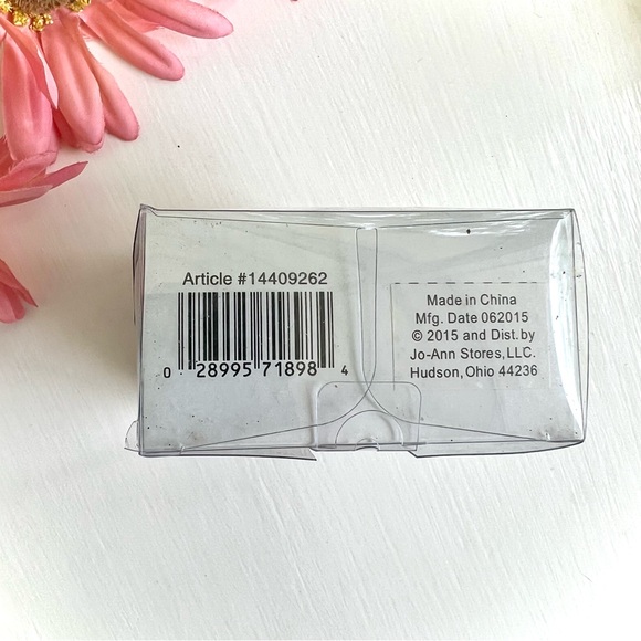 NEW Block Stamp Home Decor Flower Design Buttercream by Luxe Craft Sealed in Box - Picture 6 of 9